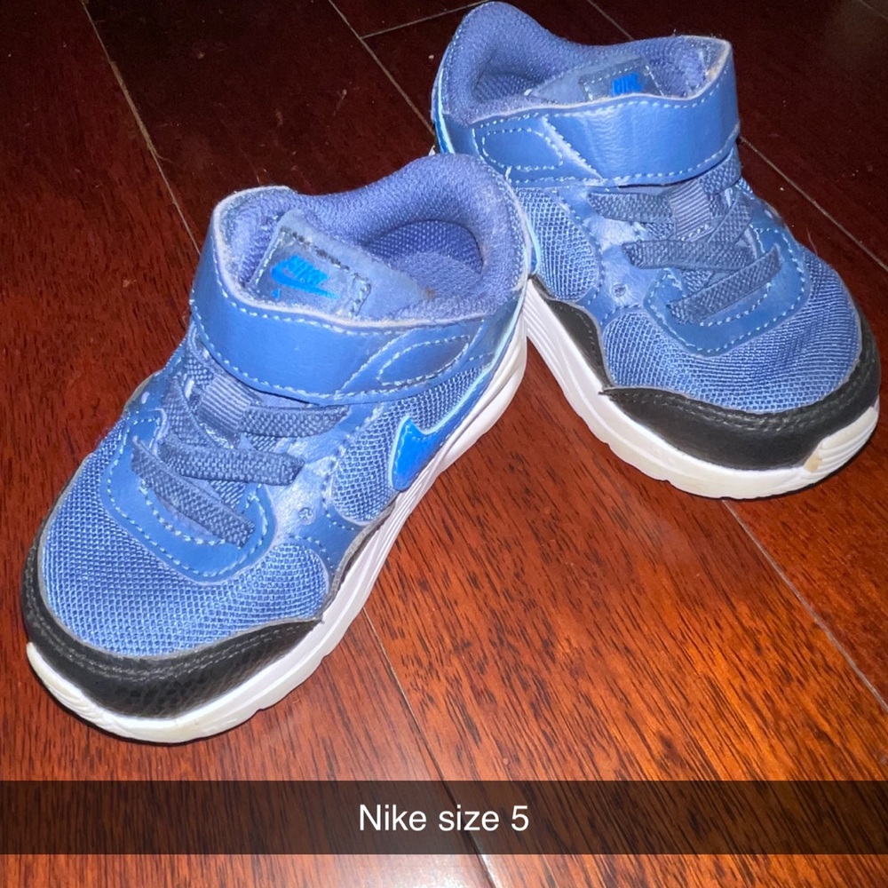 Nike Kids Blue and Black Sneakers
